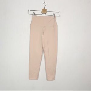 Alo Cropped Leggings in Ballet Pink